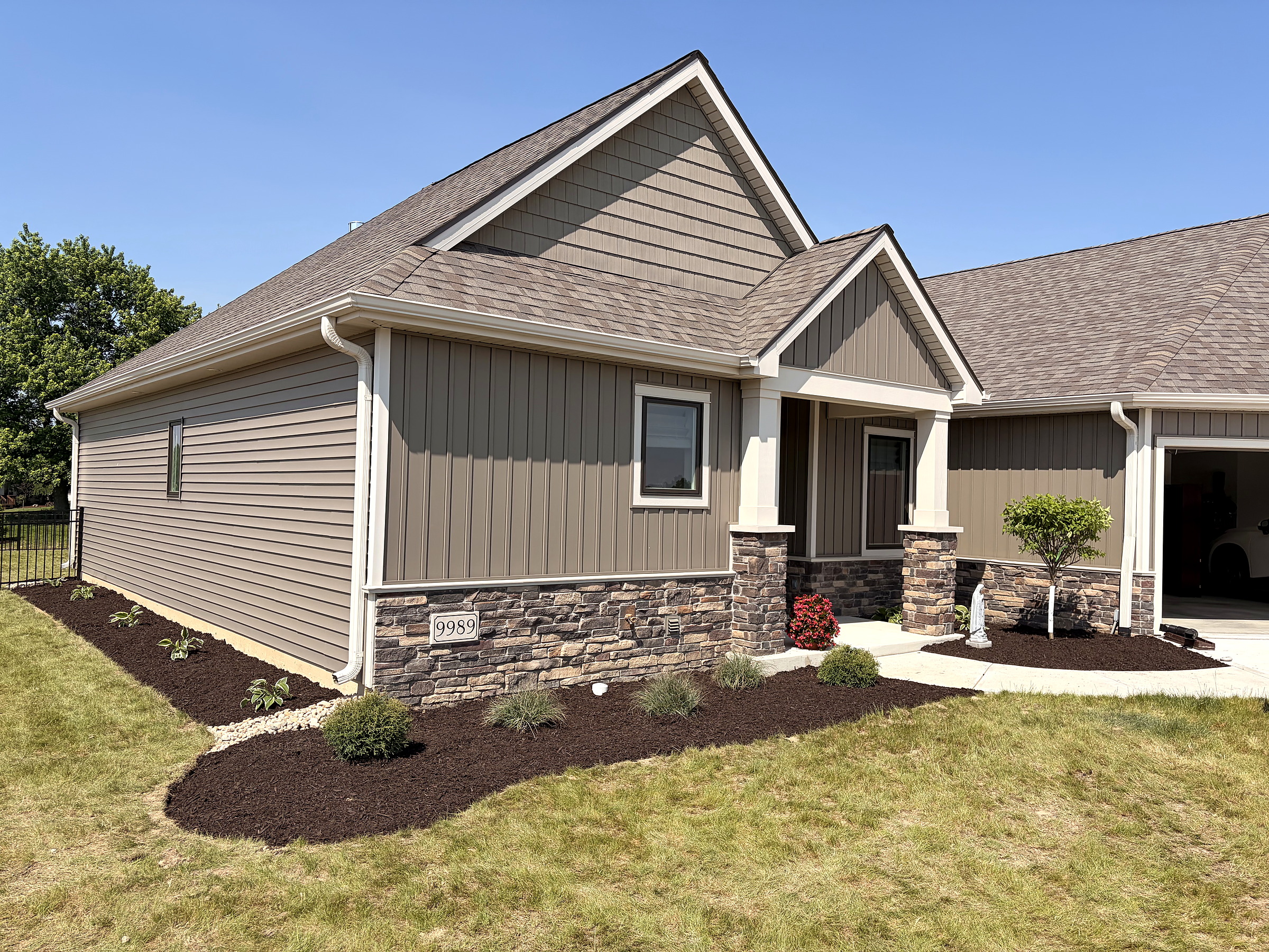 Foundation planting and mulch installation